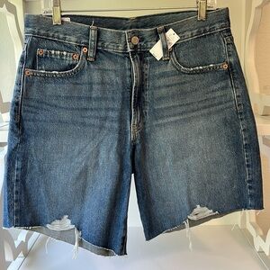 NWT GAP 8” Mid rise Loose Bermuda Denim Destroyed Frayed Hem Shorts Size 29